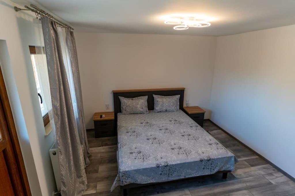 La Bebe 3 Apartment Hunedoara Bagian luar foto