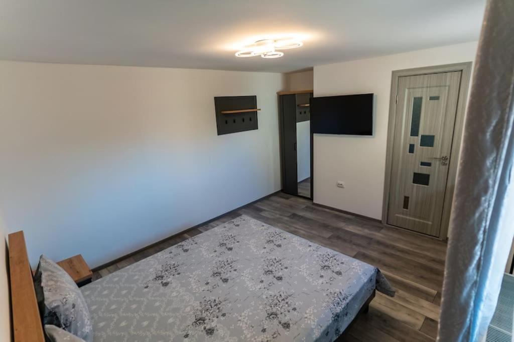 La Bebe 3 Apartment Hunedoara Bagian luar foto