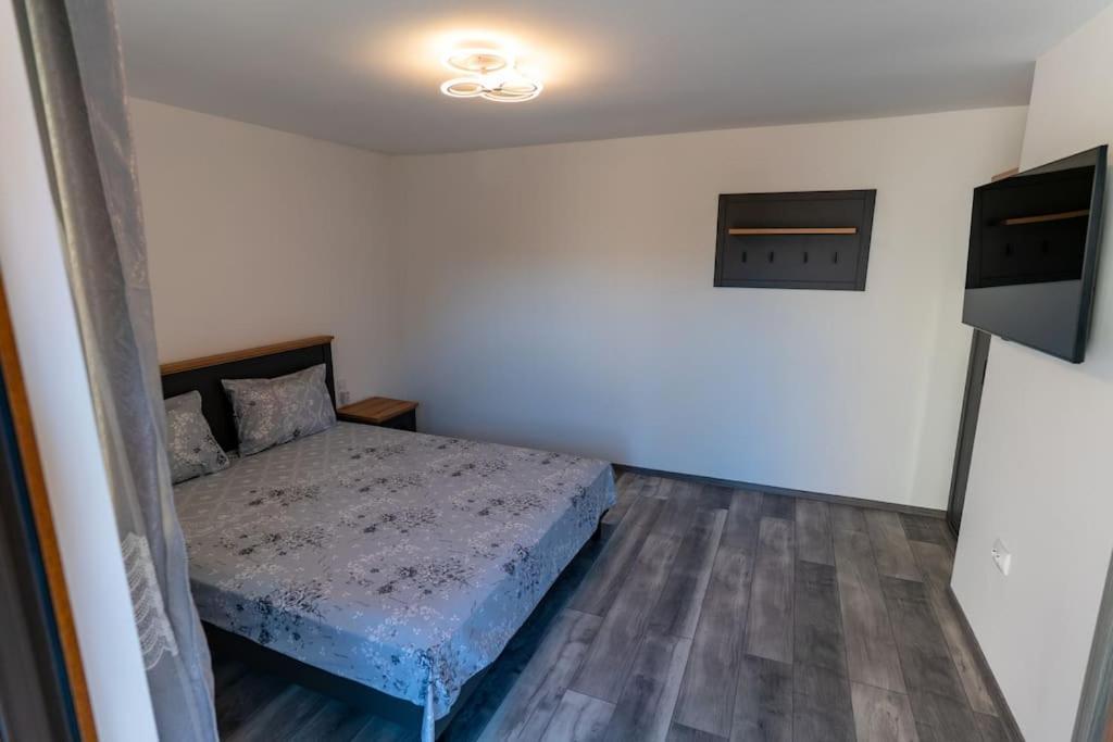 La Bebe 3 Apartment Hunedoara Bagian luar foto