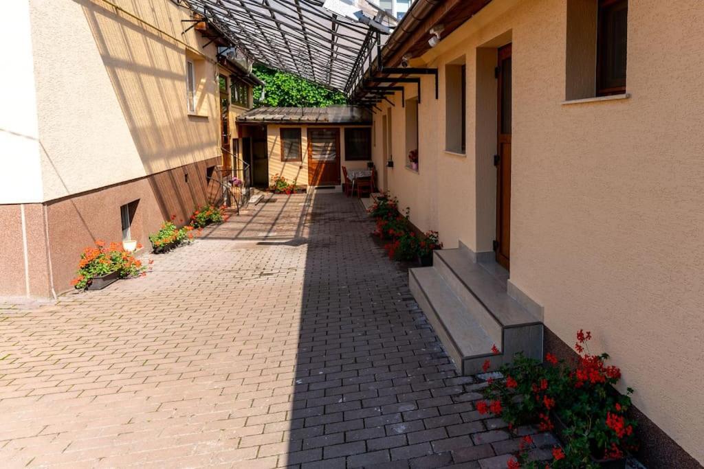 La Bebe 3 Apartment Hunedoara Bagian luar foto